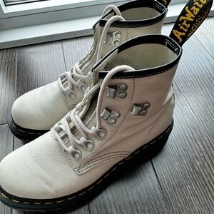 Doc Martens Women’s Size 6